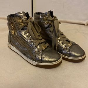 Like new Womens Micheal Kors sneakers Gold size 7